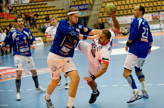 Mattias Adjovi, Drott