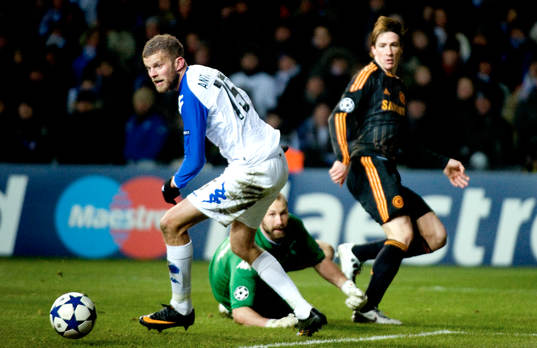 Fernando Torres, Chelsea spelar in förbi Johan Wiland,