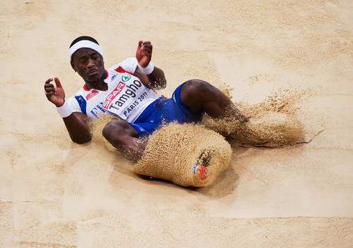 Teddy Tamgho, Frankrike, landar i sanden och tar nytt