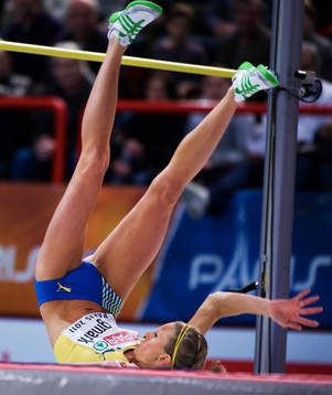 Ebba Jungmark, Sverige, klarar 1,96m och tar nytt
