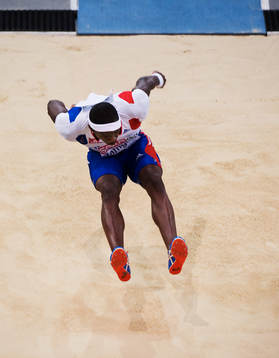 Teddy Tamgho, Frankrike, tar nytt världsrekord med