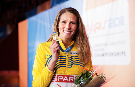 Ebba Jungmark, Sverige, poserar med sin bronsmedalj
