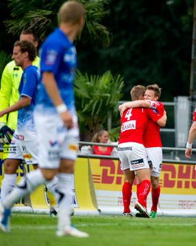 Erik Isralesson, Kalmar har gjort 1-0. Jubel. Depp av