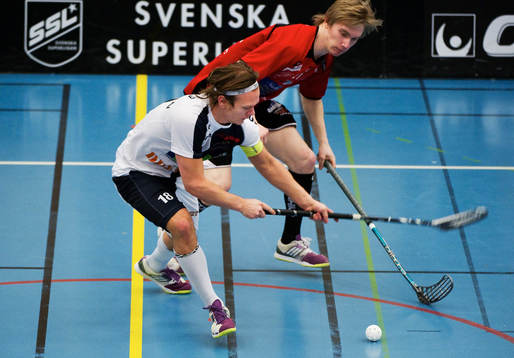 Mikael Karlsson, Balrog, kontrollerar bollen