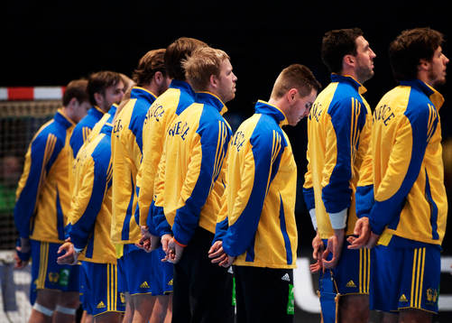 Matchen inleddes med en tyst minut