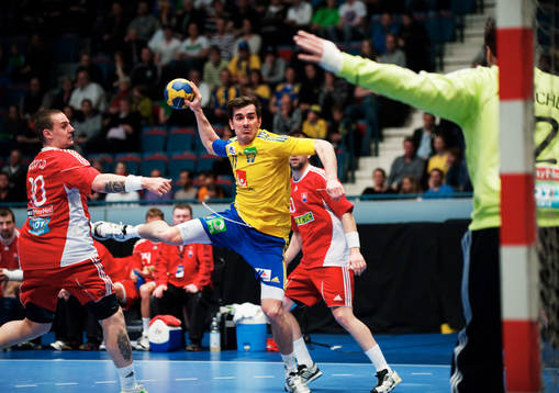 Dalibor Doder, Sverige, skjuter mot mål