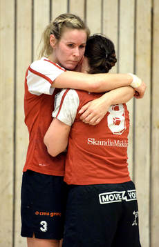 Annika Wiel Fredén, Amondine Webb, Heid, tröst, depp, kram