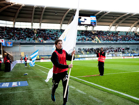 Gamla Ullevi, Inmarch, Flagga
