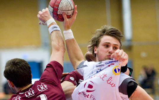 Hannes Rybo Jovik, Redbergslid, tränger sig förbi Anders