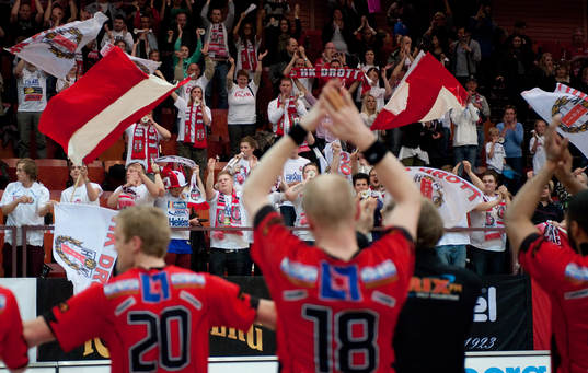 Drott tackar publiken