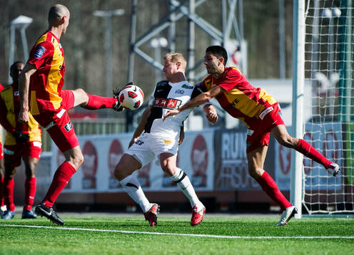 Kari Arkivuo, Häcken, oroar framför målet