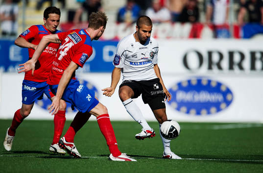 William Atashkadeh, Örebro, kontrollerar bollen