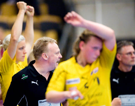 Ola Månsson, tränare, Eslöv, jubel ikapp med sina tjejer