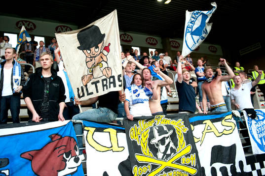 Norrköping, supporter med Guliganflagga