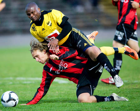 4-1, straff, Tokelo Rantie görs ner i straffområdet