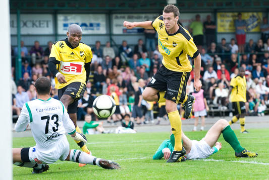 0-2, IFK Hässleholm jublar, domaren har dömt mål, men