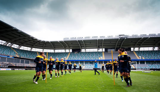 Damerna värmer upp på Gamla Ullevi
