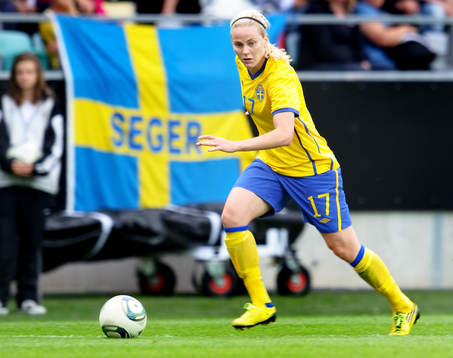 Lisa Dahlkvist, Sverige