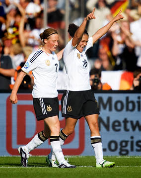 Melanie Behringer, Celia Okoyino Da Mbabi, Tyskland, jubel