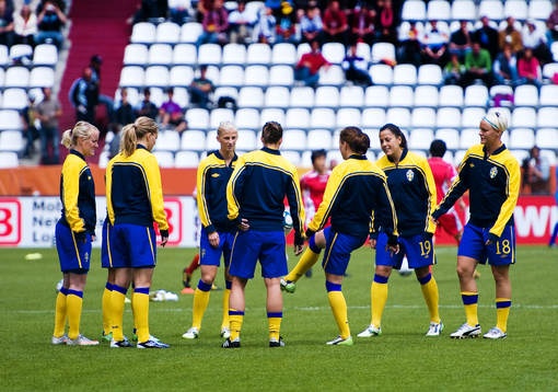 Sverige, avbytare värmer upp