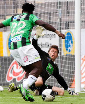 Razak Omotoyossi, GAIS, Mattias Hugosson, målvakt Gefle