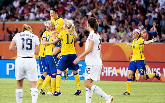 Nilla Fischer, Therese Sjögran, Sverige, jubel. 2-0
