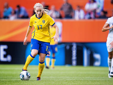 Lisa Dahlkvist, Sverige