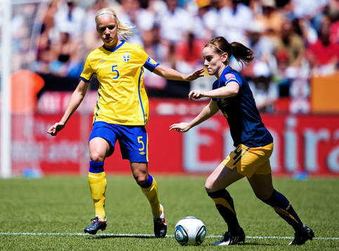 Caroline Seger, Sverige, Collette McCallum, Australien