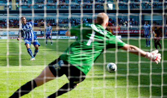 Stefan Selakovic, Göteborg, gör 1-0 bakom Christian