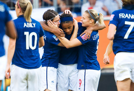 Elodie Thomis, Frankrike, jubel, 1-1