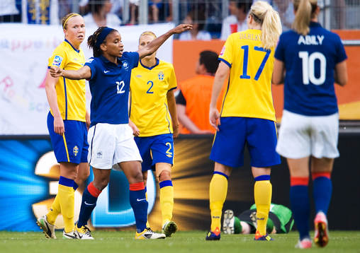 Elodie Thomis, Frankrike, jubel 1-1
