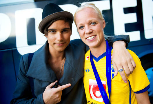 Erik Saade, Caroline Seger, Sverige, dam