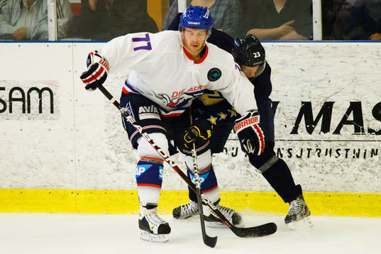 Nikolai Goc, Mannheim framför Fredrik Bremberg, HV71