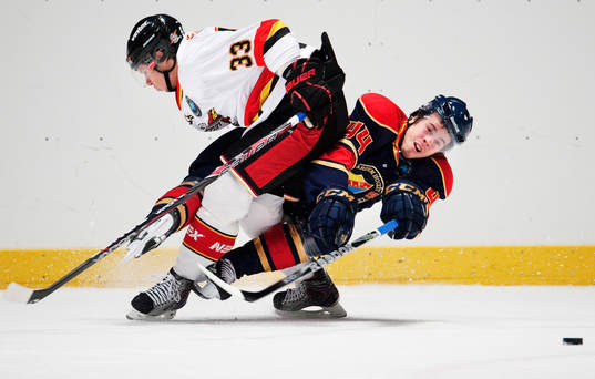 Elias Fälth, Luleå, tacklar Stefan Söder, Djurgården