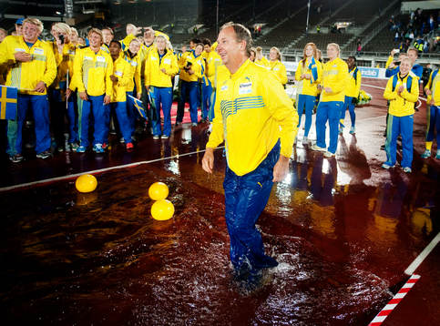 Stefan Olsson, förbundskapten, Sverige, är blöt
