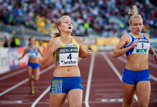 Moa Hjelmer, Sverige