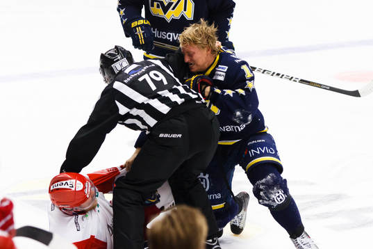 Oscar Sundh, HV71 var inblandad i en fight med Nichlas
