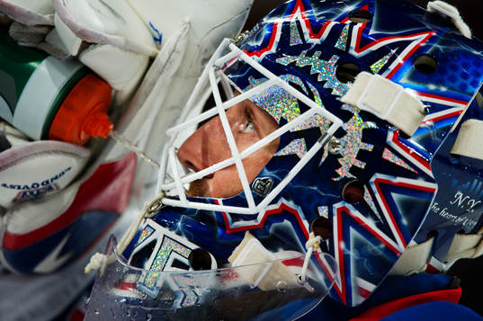 Henrik Lundqvist, målvakt, dricker vatten