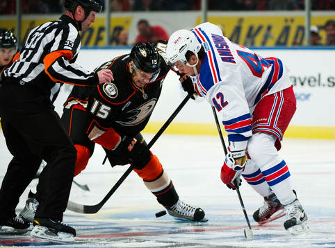 Ryan Getzlaf, Anaheim Ducks, och Artem Anisimov, New York