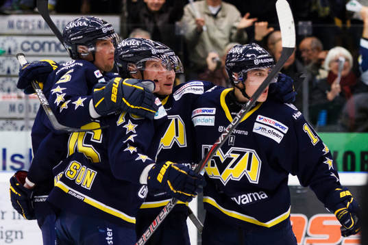 Johan Davidsson,  Mikko Luoma och Jesper Fasth, HV71, jubel