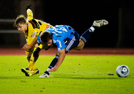 Simon Hedlund, Elfsborg, utmanas av Danilo Kuzmanovic,