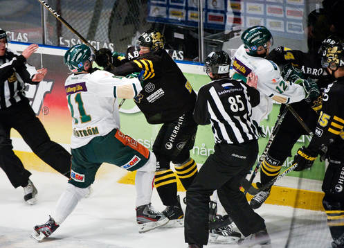 Bråkigt mellan lagen i