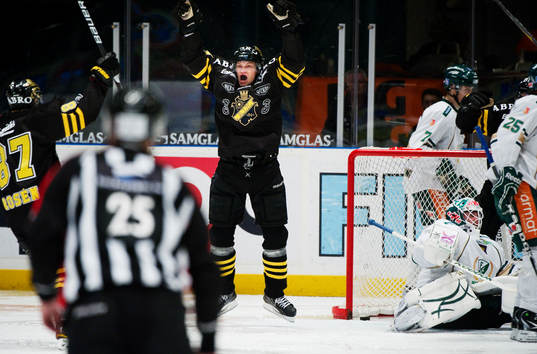 Patric Blomdahl, AIK, jubel när han gjort 1-1 i andra