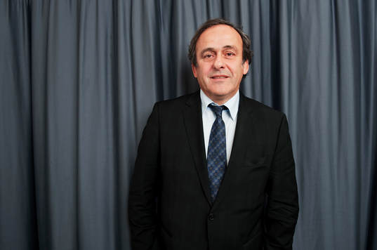 Michel Platini, ordförande UEFA, delade ut Hederspriset