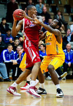 Delvon Johnson, Uppsala, utmanas av William Walker, Solna