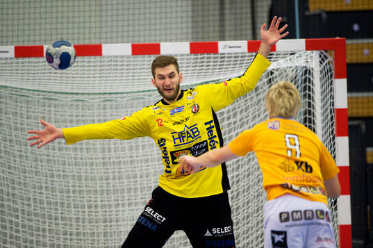 Emil Karlsson, Kristianstad, överlistar Robert Bladh,