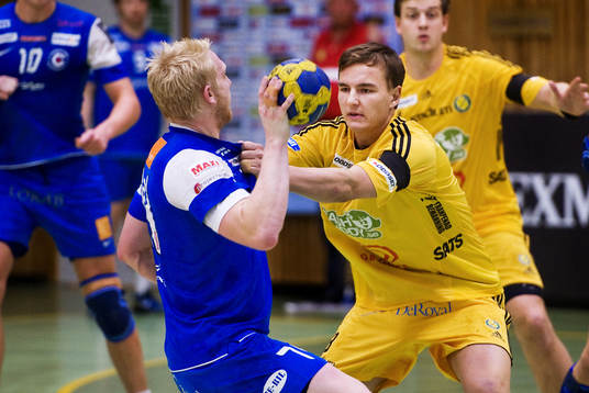 Robert Månsson, Sävehof, stoppar Victor Skillhammar,