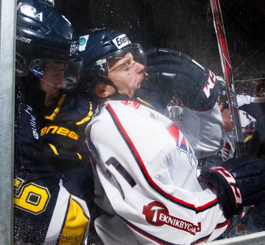Oscar Fantenberg, HV71 gruffar med Jaroslav Hlinka,