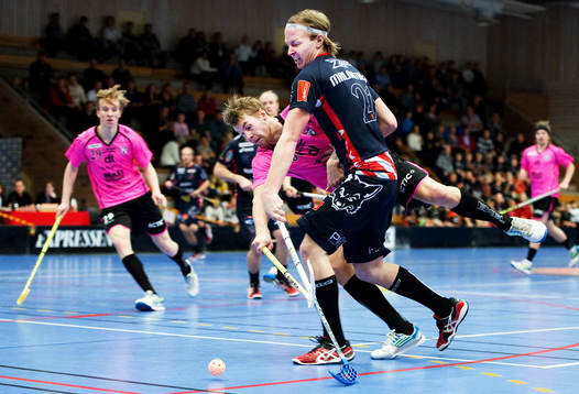 Adam Fernqvist, Falun, håller undan Patrik Malmström,
