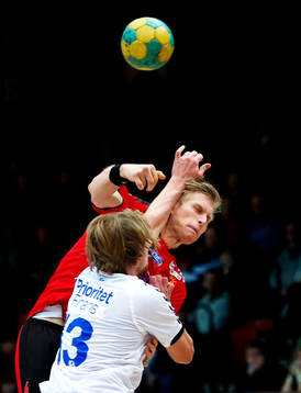 Johnny Olsson, Drott, tacklas av Oskar Ysander, Redbergslid